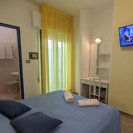 Hotel Tivoli Мисано Адриатико Екстериор снимка