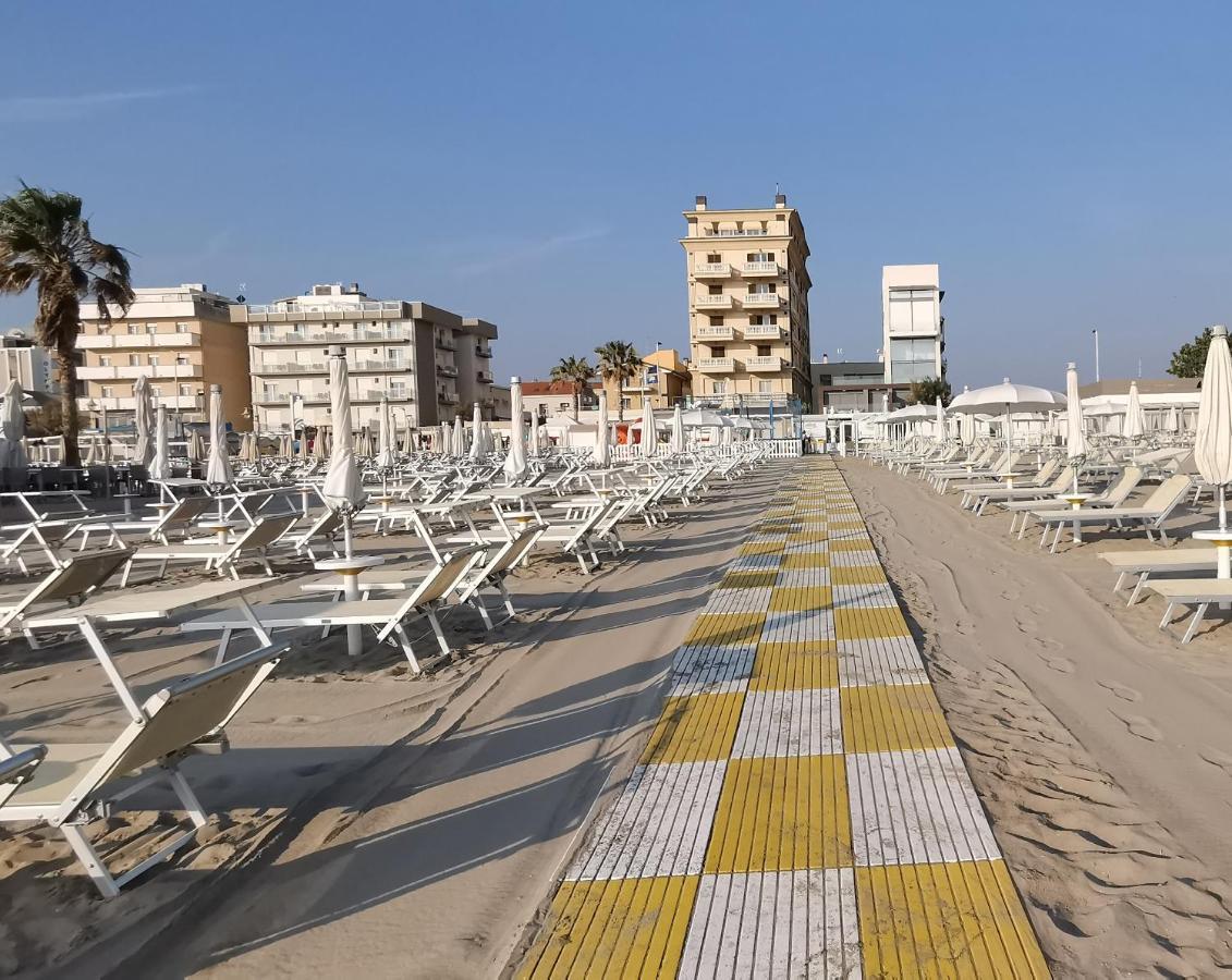 Hotel Tivoli Мисано Адриатико Екстериор снимка