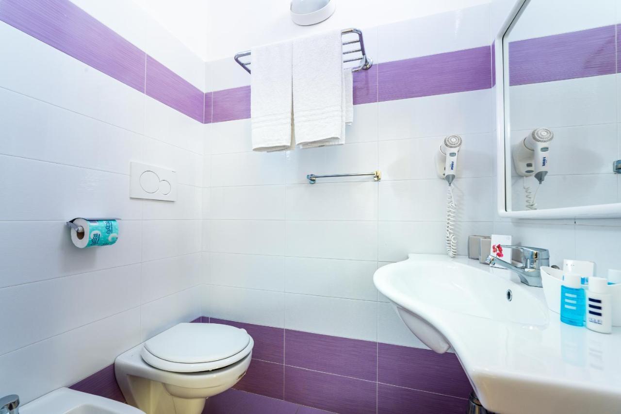 Hotel Tivoli Мисано Адриатико Екстериор снимка