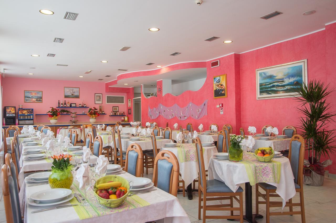 Hotel Tivoli Мисано Адриатико Екстериор снимка